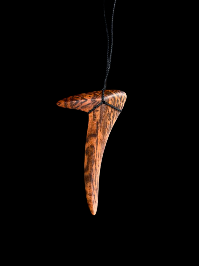 Hunting Boomerang Pendant (TrellMit)