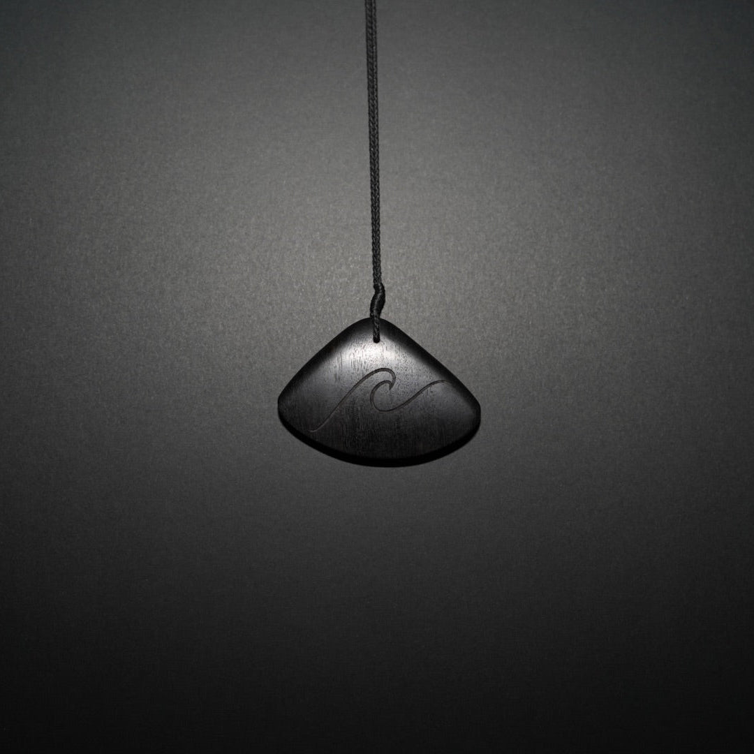 Pipi Shell Wave Pendant