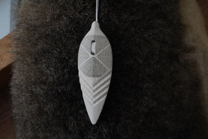 Mini “WAR” Fluted Design On Front Spear Tip